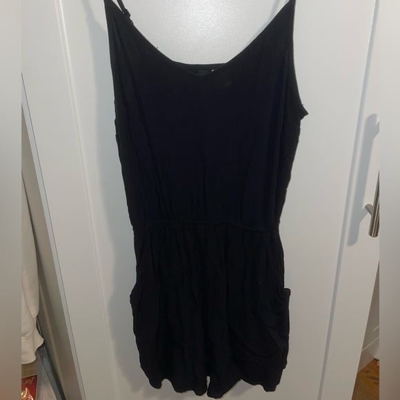H&M black romper. Women’s size 0. - Picture 3 of 4
